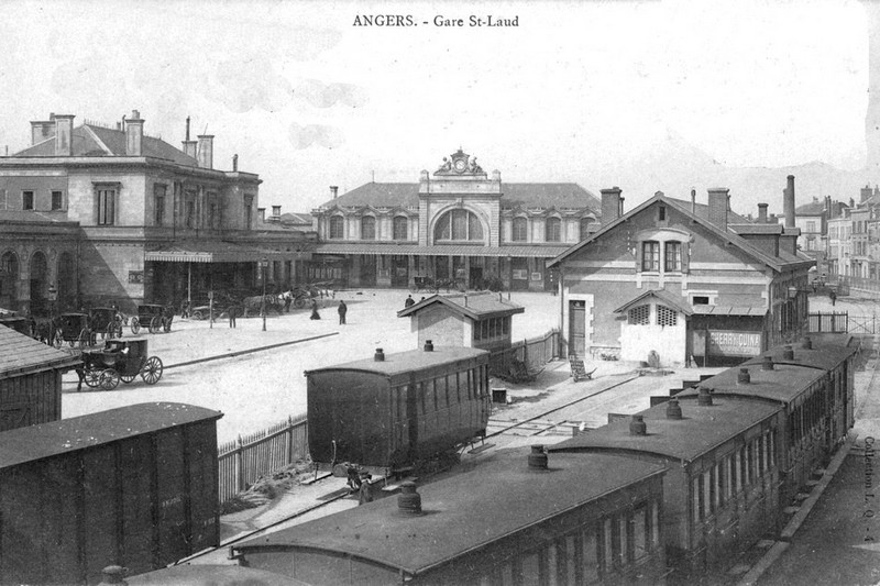 La gare du Petit Anjou (face aux gares St Laud).